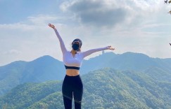【波多野结衣】穿百褶裙賞花的「超爆乳正妹」，「不怕冷的低胸畫面」好惹火！【大发体育】