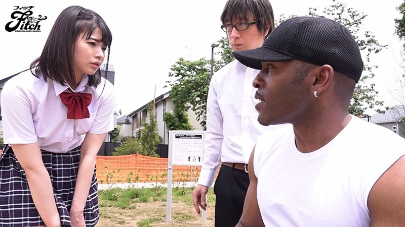 19 岁的日本女优丘惠理奈巧遇黑人流浪汉！