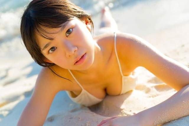 阳光沙滩与长泽茉里奈  写真活动再开不可错过的精彩美图