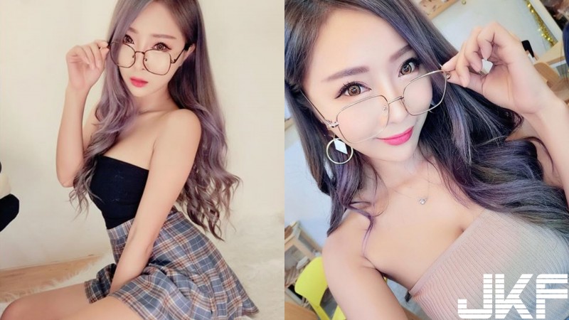 嫩乳眼鏡娘！32F兇猛上圍，穿上緊身小背心真的要滿到爆出來了&#8230;.