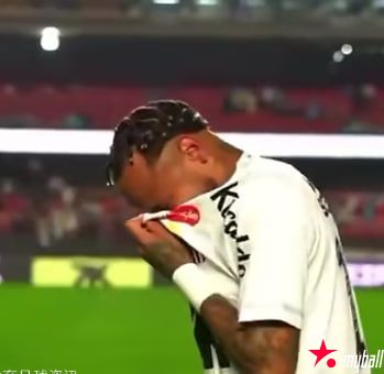 大发体育-球队惨败内马尔痛哭 儿子安慰：抬起头来 勇敢面对挑战，大发助力你的致富之路！