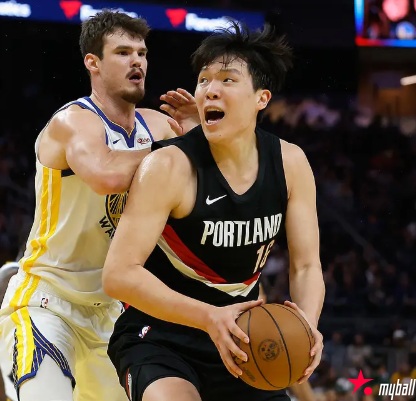 大发体育-季前赛-杨翰森首秀4+4+1+6犯离场 开拓者负勇士，大发助力你的致富之路！