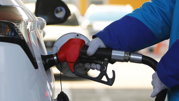 今晚国内油价将迎来年内第七次下调 加满一箱油省3元 今晚国内油价将迎来年内第七次下调 加满一箱油省3元