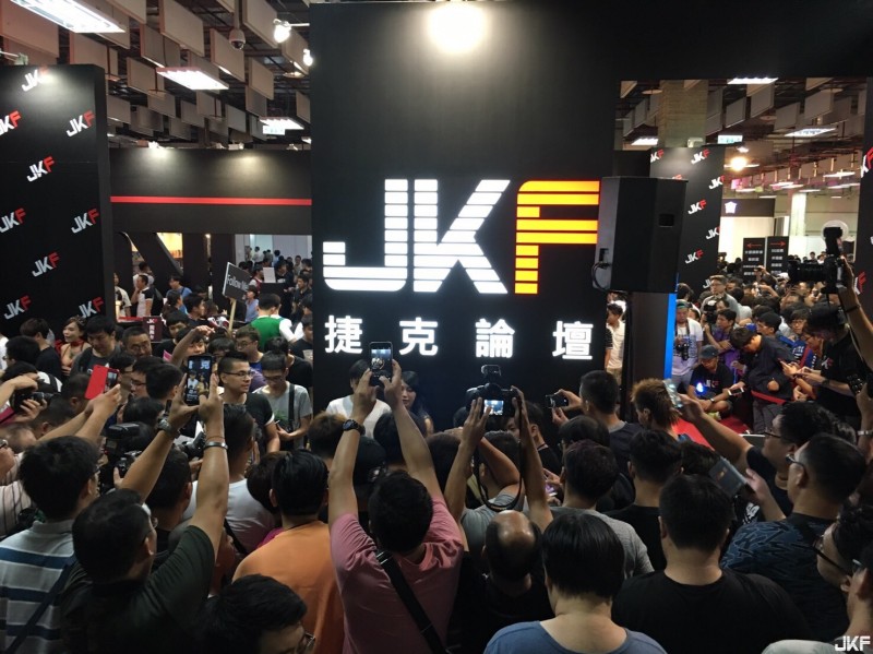 《JKF X 2016 Adult Expo》JKF攤位MIKA現場活動直擊DAY2!!!性感神奇寶貝到處跑，南梨央奈受不了直接脫內褲了!
